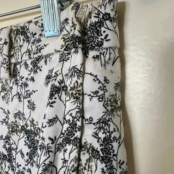 H&M Capris in Size 8 - Picture 2 of 7